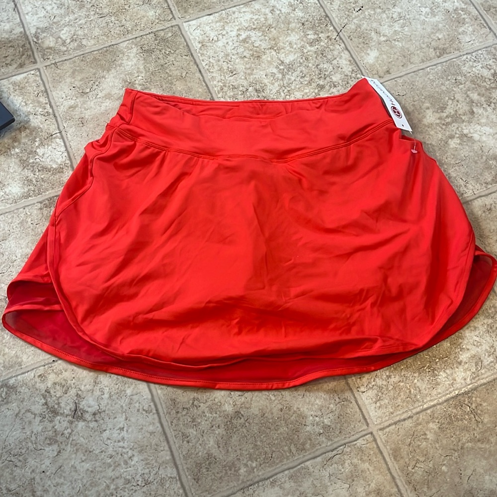 Scarlet skort